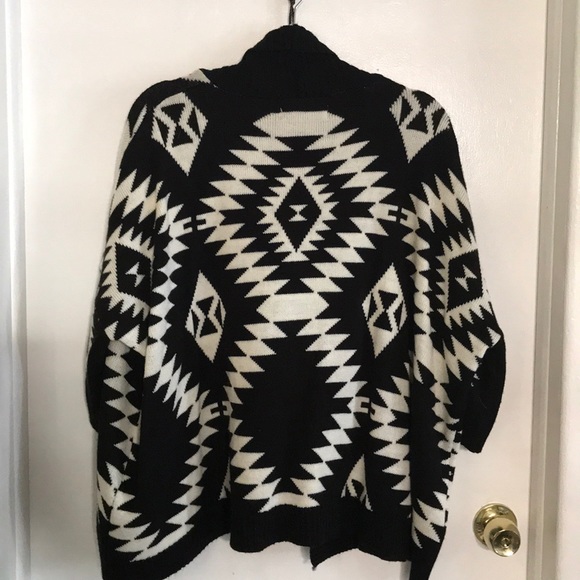 Sweater in great condition, worn once - Picture 2 of 2